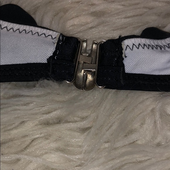 Black tie up scallop bikini 👙 - Picture 5 of 5